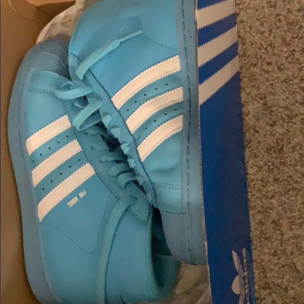 Pro model adidas sneakers